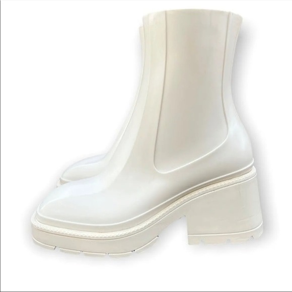 Bershka white rubberized boots - Picture 6 of 12